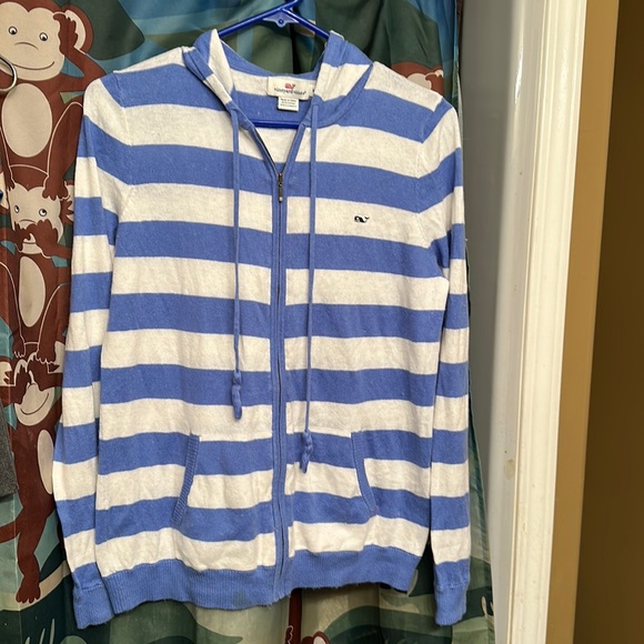 Vineyard Vines Tops - Baby blue and white striped vineyard vines light weight super soft zip up shirt.